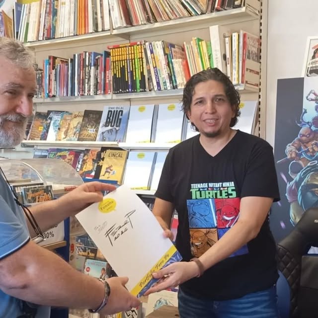 Foto dal profilo del negozio: un momento tra gli scaffali della fumetteria